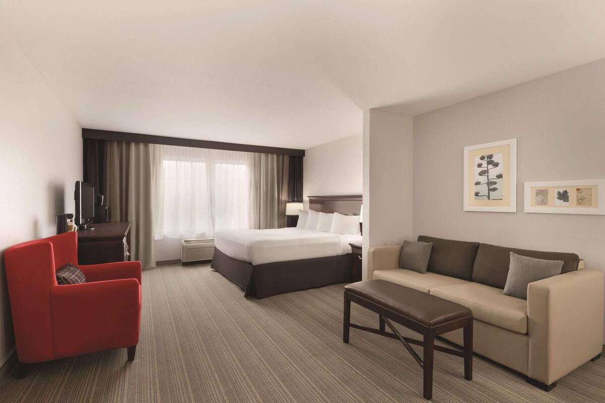 suite, 1 king bed, non smoking (efficiency, upgrade) | 1 bedroom, premium bedding, down duvets, individually decorated