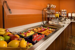Petit déjeuner complet servi tous les jours en supplément