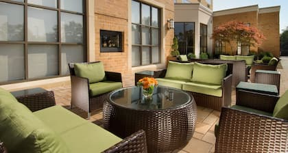DoubleTree by Hilton Sterling - Dulles Airport