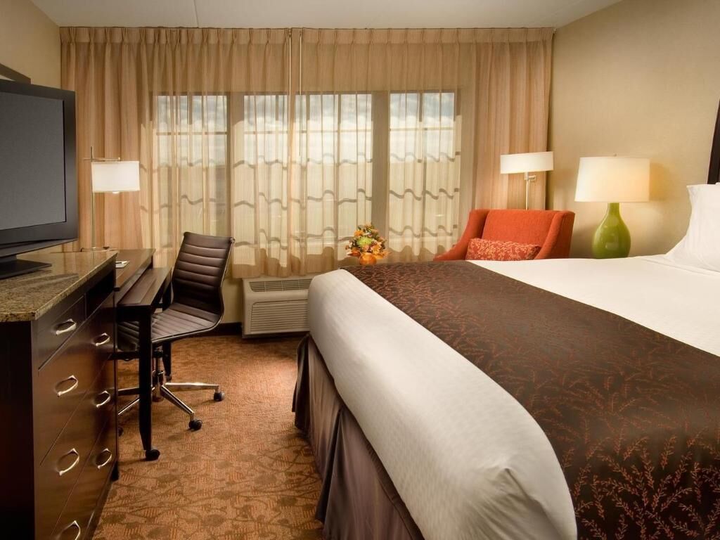 Pillowtop beds, in-room safe, blackout drapes, iron/ironing board