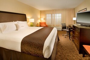 Pillow-top beds, in-room safe, blackout curtains, iron/ironing board - DoubleTree by Hilton Sterling - Dulles Airport (Sterling)