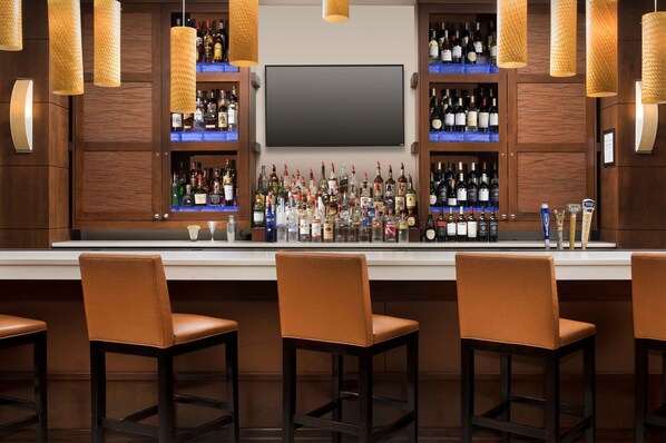 Bar (on property) - DoubleTree by Hilton Sterling - Dulles Airport (Sterling)