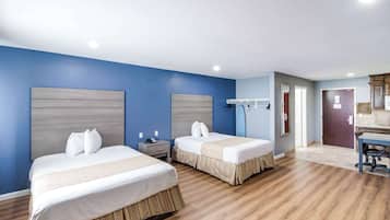 Suíte, 2 camas Queen, para não fumantes (Efficiency) | Roupas de cama premium, Wi-Fi de cortesia, roupa de cama