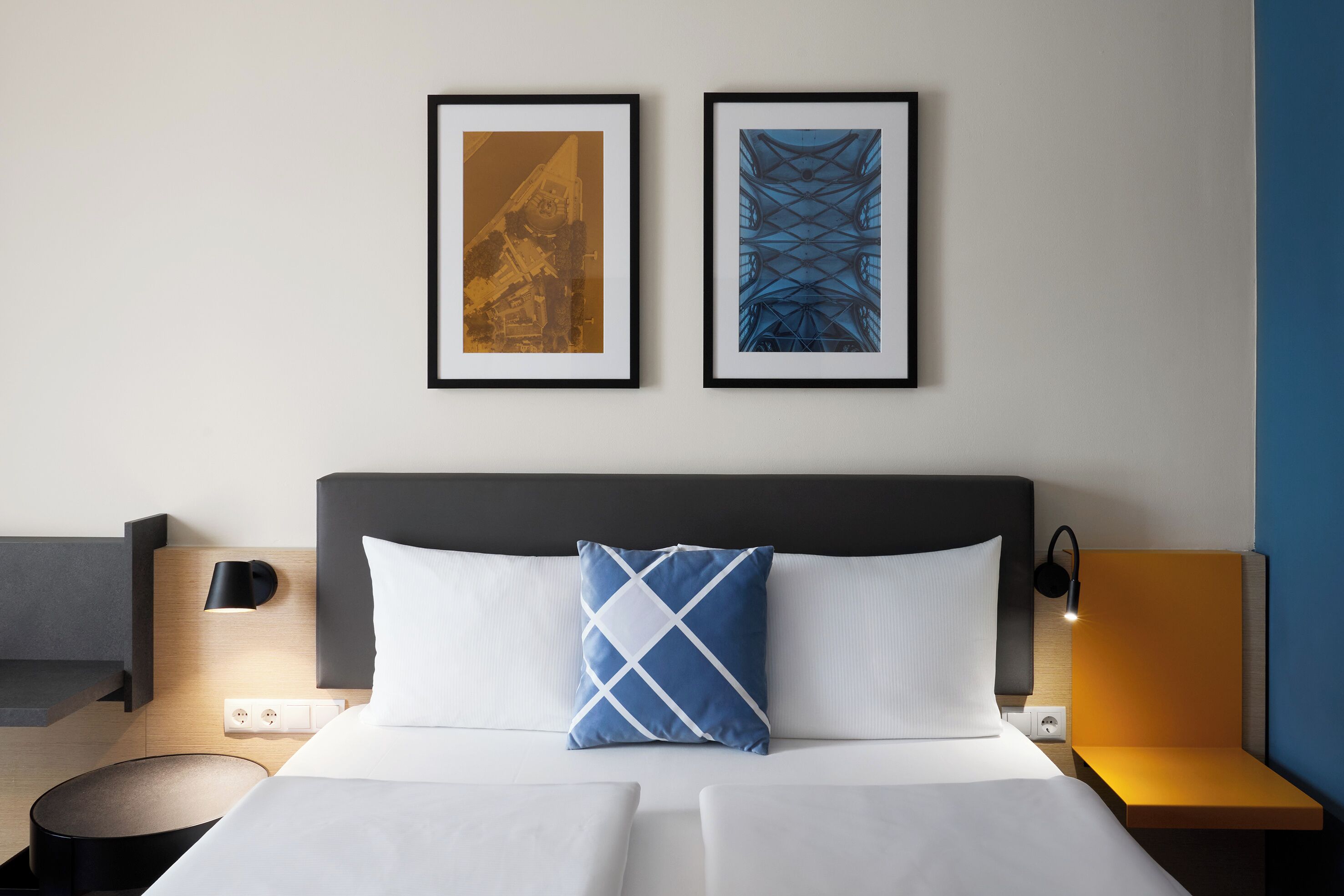 standard room, 1 queen bed (view) | hypo-allergenic bedding, in-room safe, desk, blackout curtains