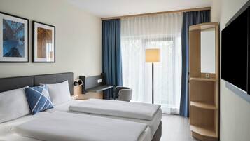 Standardzimmer, 2 Einzelbetten (view) | Allergikerbettwaren, Zimmersafe, Schreibtisch, VerdunkelungsvorhÀnge