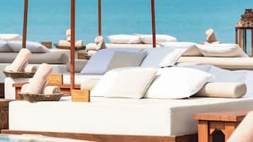 2 piscinas al aire libre, sombrillas, sillones reclinables de piscina