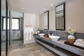 Artículos de tocador gratuitos, secador de pelo, batas, pantuflas