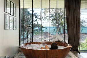 Penthouse, pemandangan samudra (Luux) | Bathtub besar