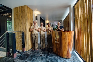 BehandlungsrĂ€ume fĂŒr Paare, Whirlpool, Dampfbad, Körperbehandlungen