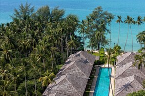 Suite, vue piscine | Extérieur