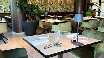 2 restaurants, breakfast, lunch, dinner served; Italian cuisine