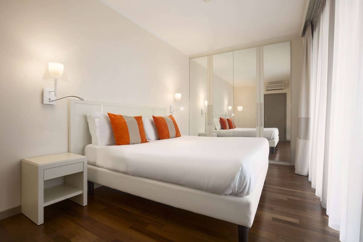 Appartement Premium | 1 chambre, couette en duvet d'oie, coffres-forts dans les chambres
