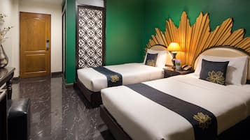 Splendid Twin Room | Minibar, in-room safe, desk, blackout curtains