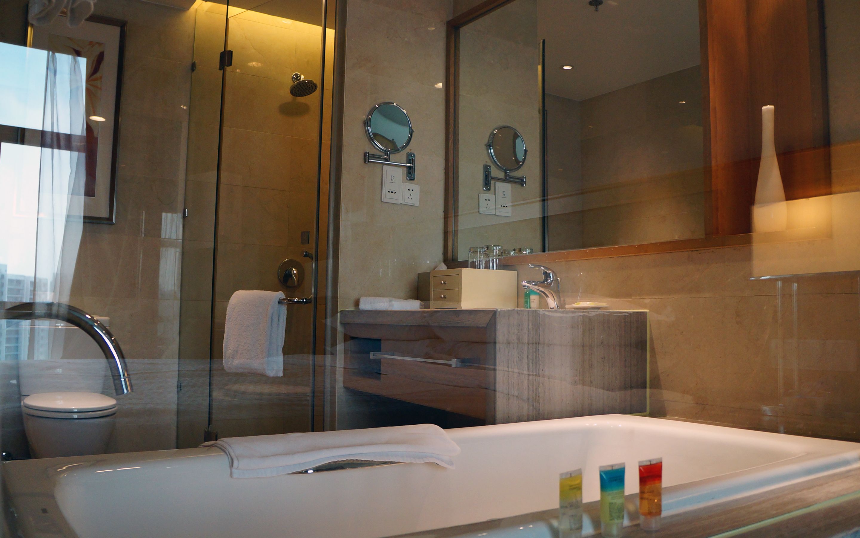 separate bathtub and shower, deep-soaking bathtub, free toiletries