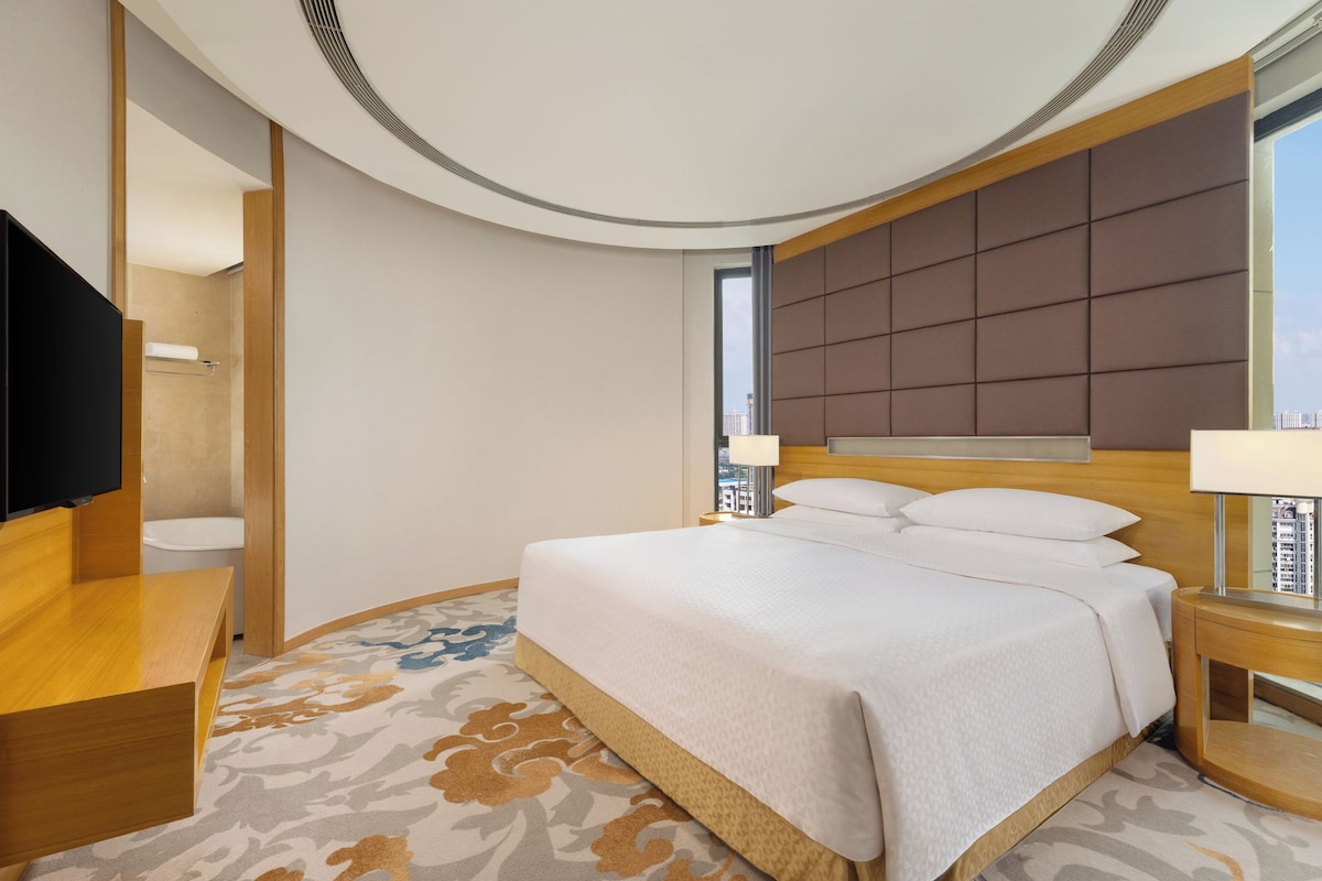 Comfort Suite, 1 Bedroom | Premium bedding, down comforters, minibar, in-room safe
