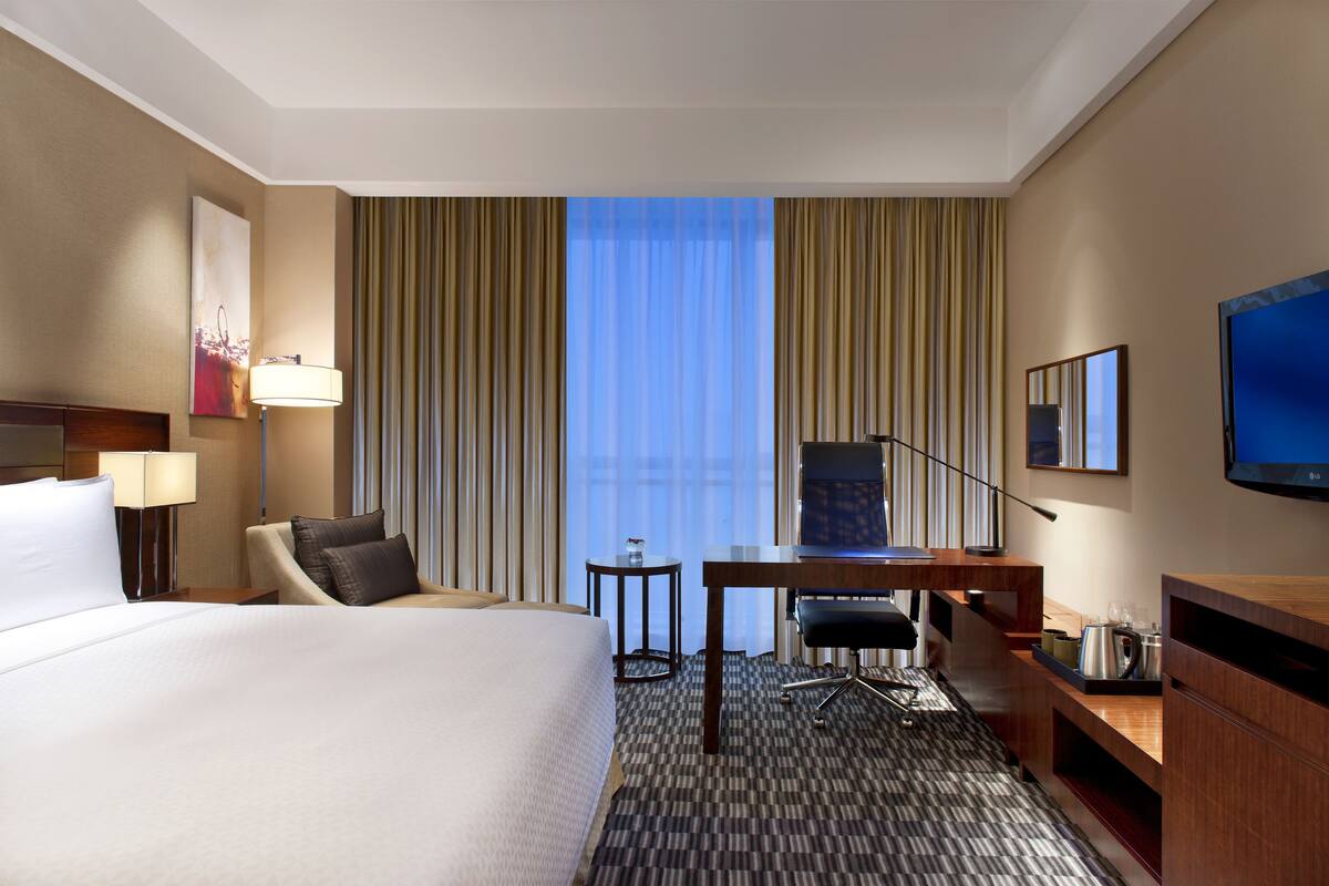 Premium bedding, down duvets, minibar, in-room safe