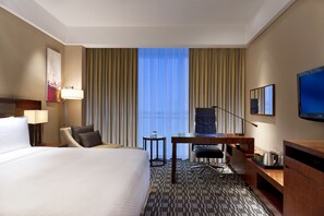 Premium bedding, down duvets, minibar, in-room safe - Four Points by Sheraton Taicang (Suzhou)