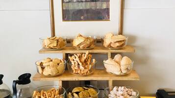 Daily buffet breakfast (INR 577 per person)