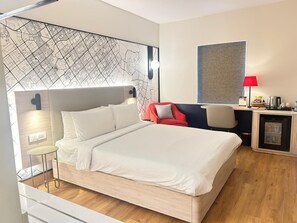 Deluxe Room, 1 Double Bed | Minibar, in-room safe, desk, laptop workspace - Hometel Chandigarh (Chandigarh)