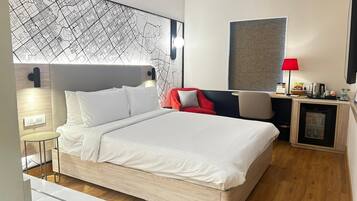 Deluxe Room, 1 Double Bed | Minibar, in-room safe, desk, laptop workspace
