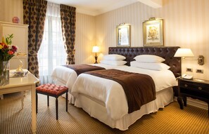 Deluxe Twin kamer | Luxe beddengoed, Select Comfort-bedden, een minibar