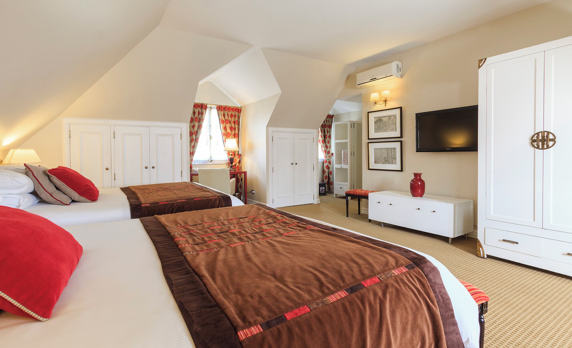 deluxe twin room | premium bedding, select comfort beds, minibar, in-room safe