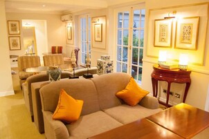 32-tommers LCD-tv med kabelkanaler, tv