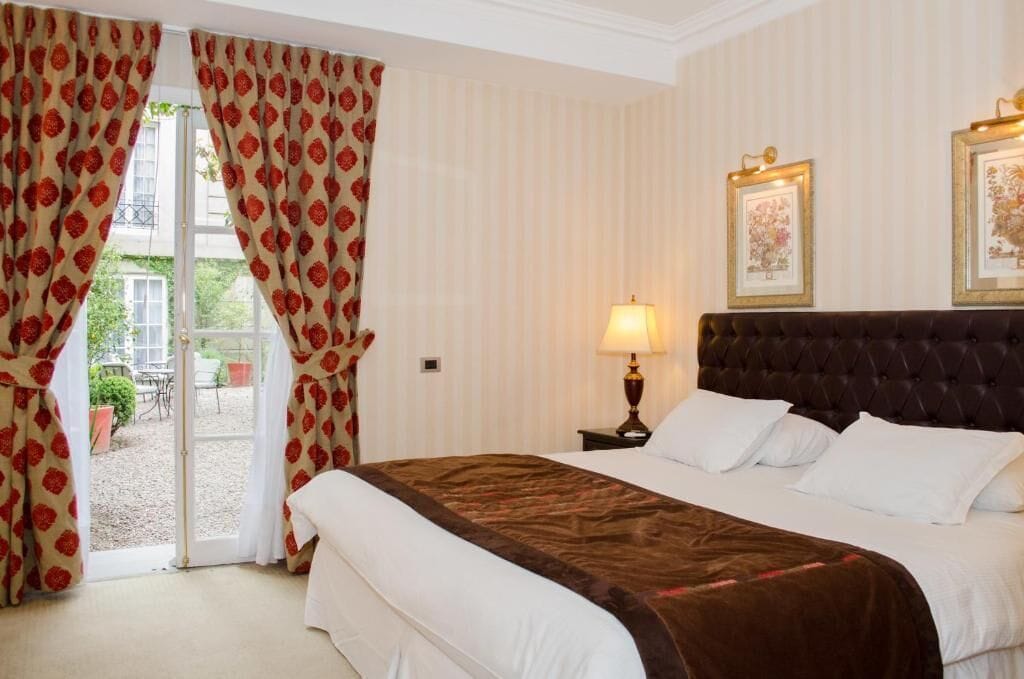 premium bedding, select comfort beds, minibar, in-room safe