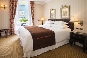 Habitación Deluxe doble | Ropa de cama de alta calidad, colchones Select Comfort, minibar