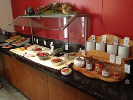 Daily buffet breakfast (CHF 27.00 per person)