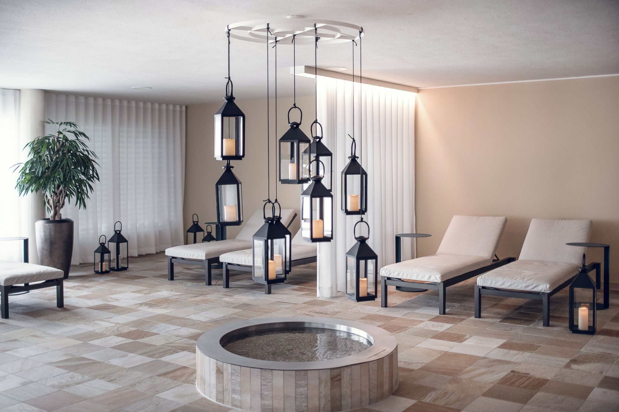 Sauna, hot tub, body treatments, aromatherapy, hot stone massages