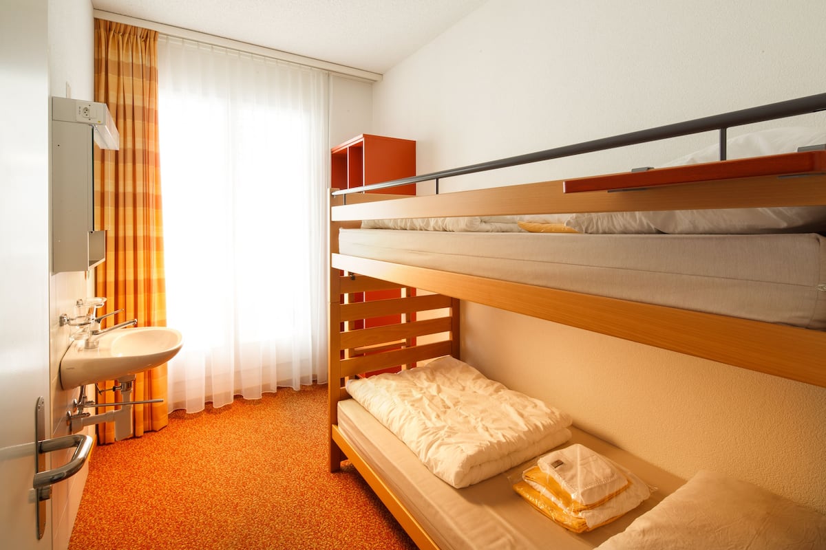 Basic Room, 2 Single Beds (Hostel room for 2)