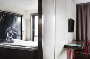 Premium bedding, pillowtop beds, desk, blackout drapes - Comfort Hotel Square (Stavanger)