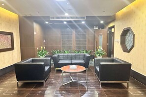 Breakfast, lunch, dinner served; international cuisine 