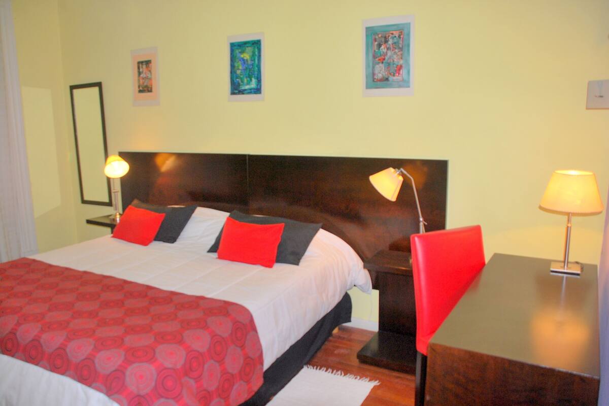 Standard Room, 1 Double or 2 Twin Beds (outside private bathroom) | Down comforters, in-room safe, desk, blackout drapes