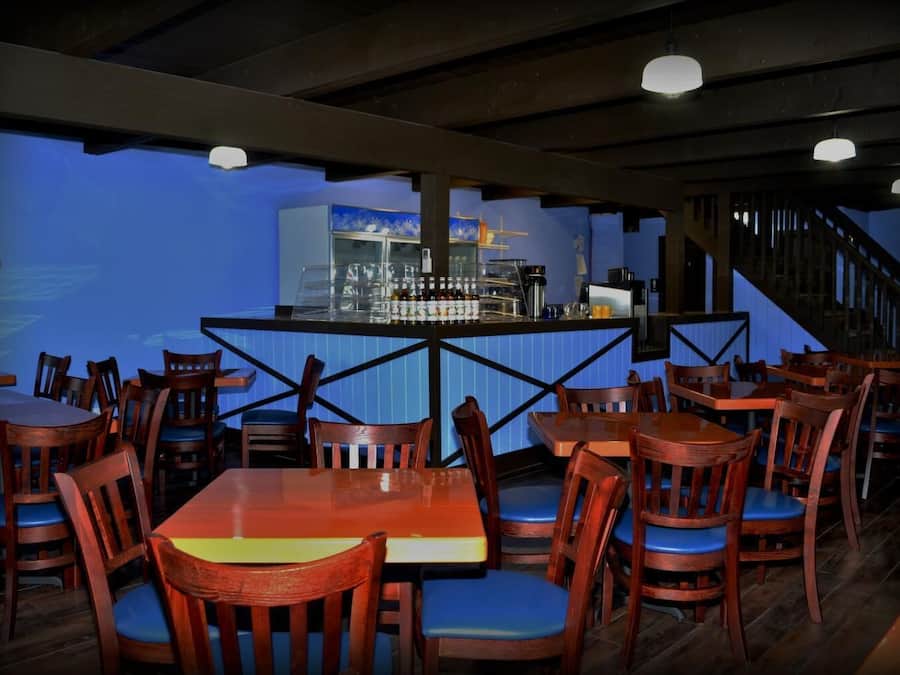 Bar (trong khuôn viên)