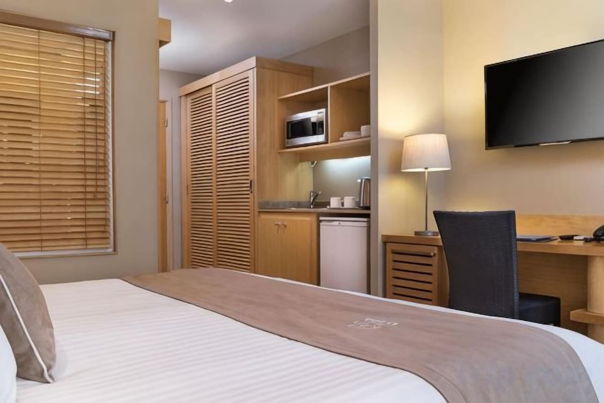 1 bedroom, premium bedding, Select Comfort beds, in-room safe