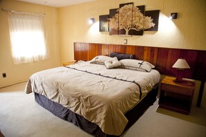 Rom – standard, 1 kingsize-seng | Tempur-Pedic-senger, individuelt innredet og skrivebord