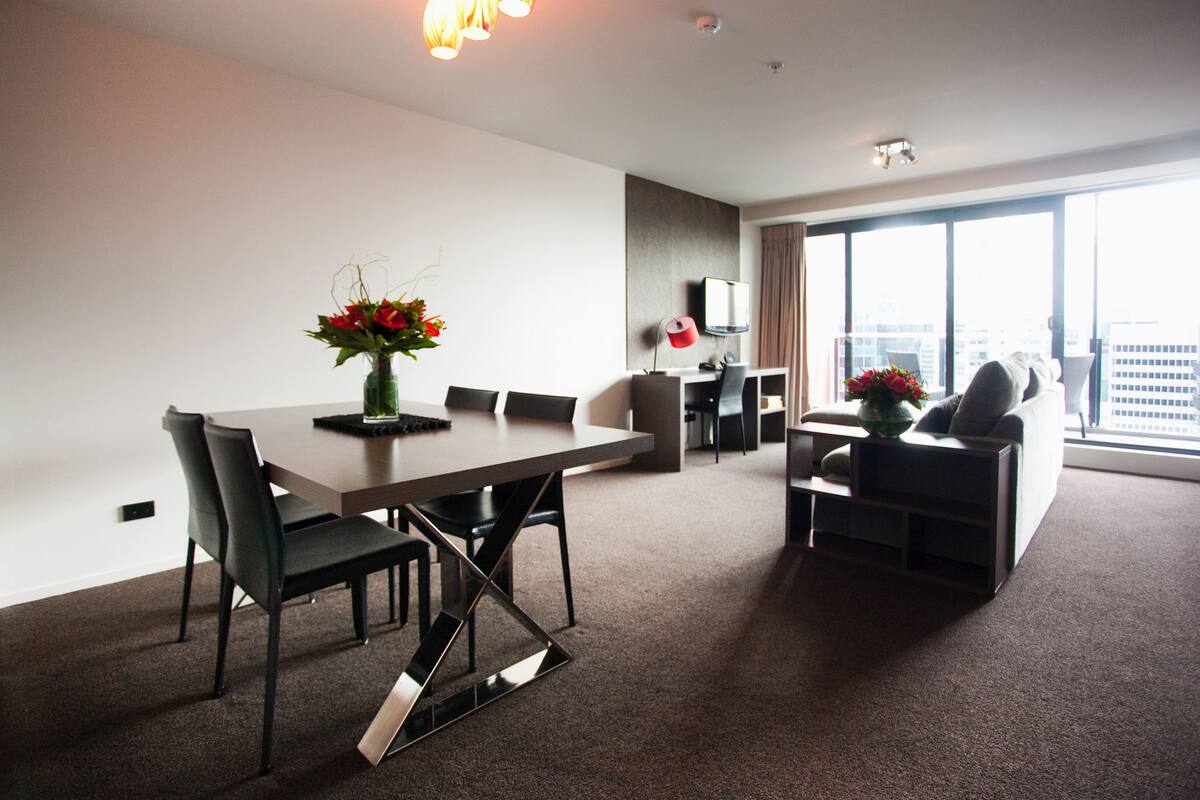 Deluxe Apartment, 2 Bedrooms | In-room dining