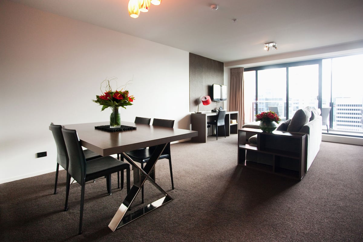 Deluxe Apartment, 2 Bedrooms | In-room dining