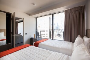 Apartemen Keluarga, 2 kamar tidur | Brankas, meja kerja, setrika/meja setrika, dan tempat tidur bayi gratis