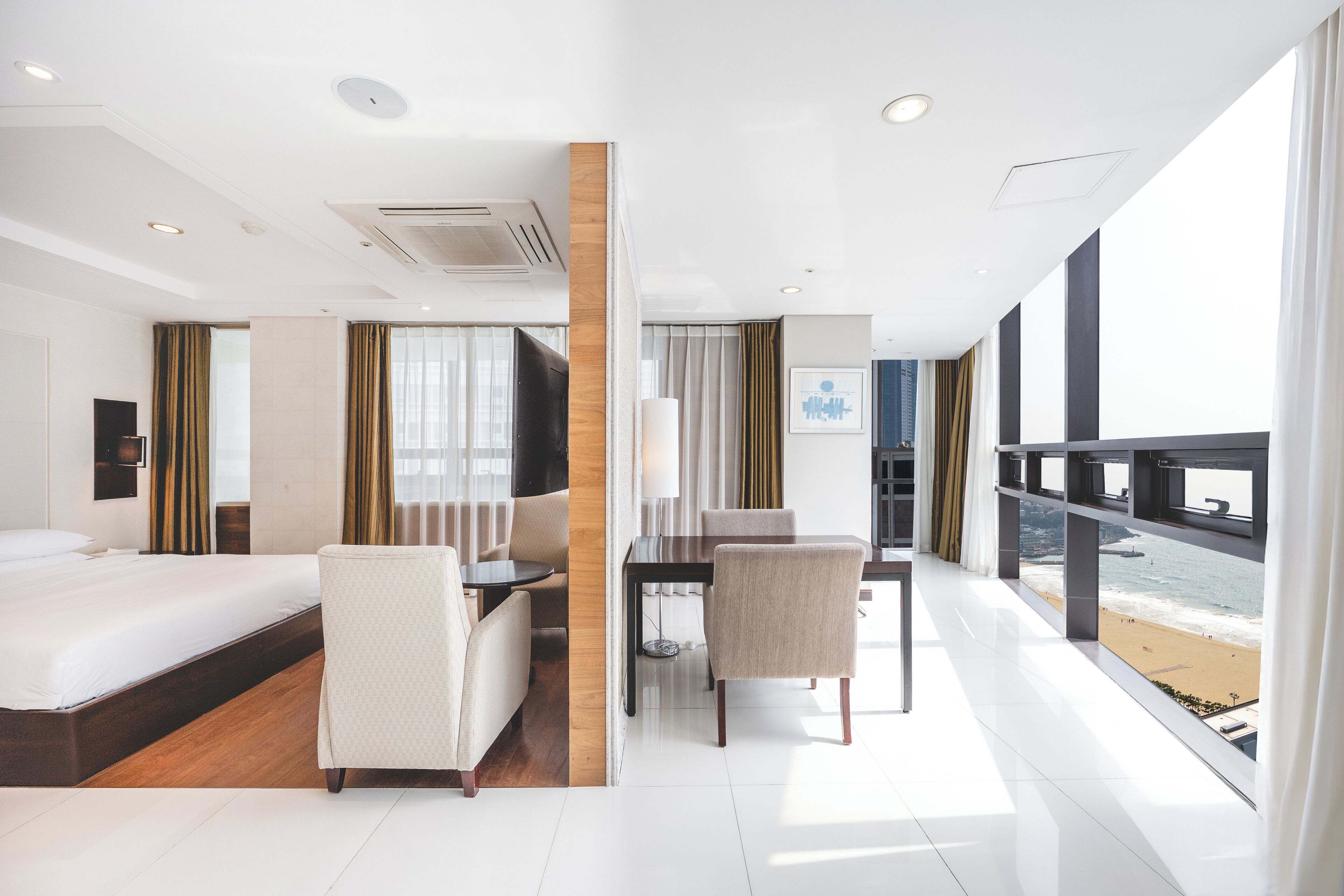 superior suite | 1 bedroom, premium bedding, down duvets, memory-foam beds