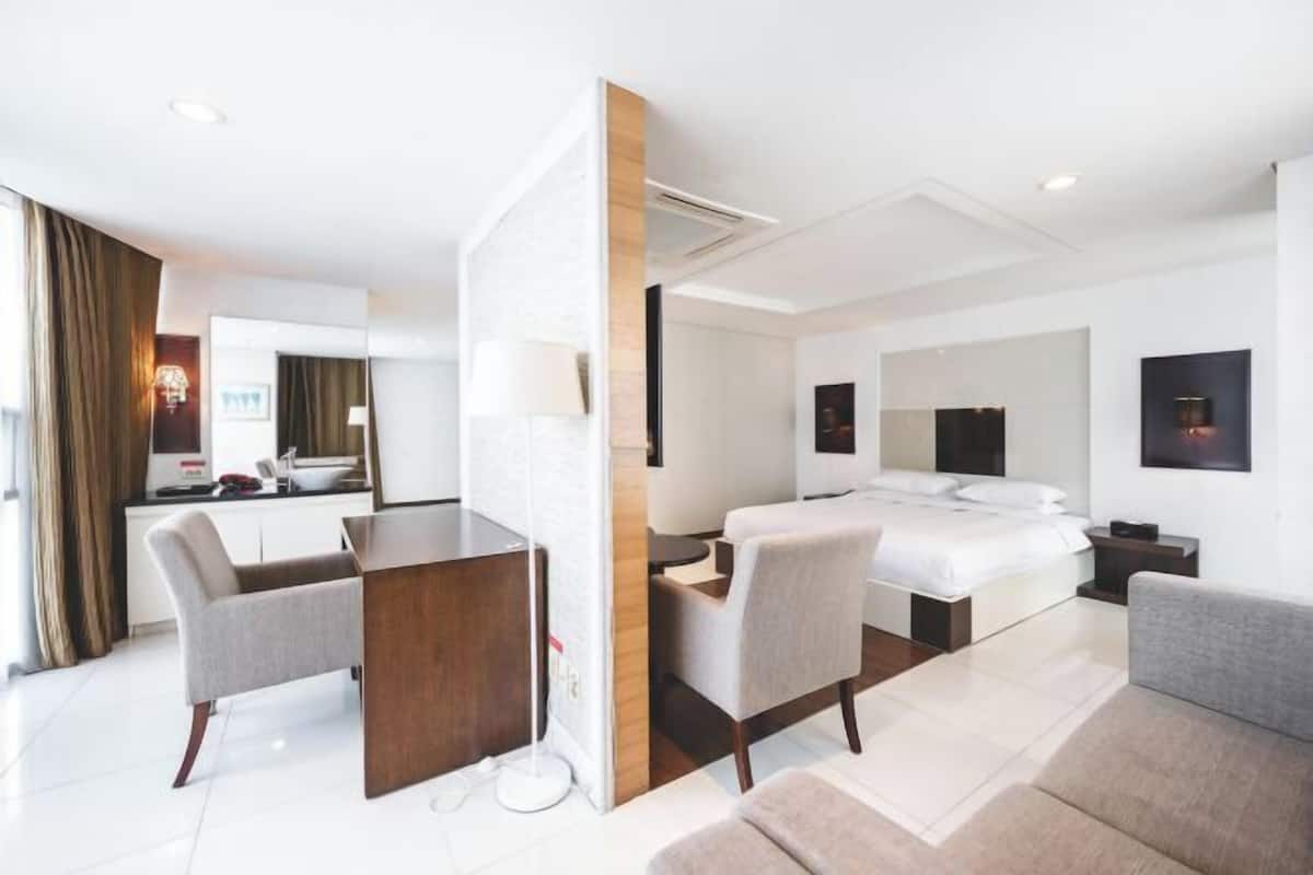 1 bedroom, premium bedding, down comforters, memory foam beds