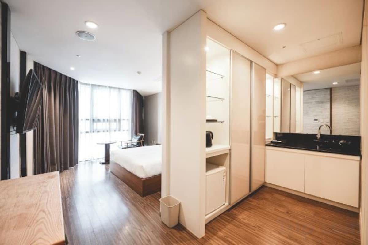Premium bedding, down comforters, memory foam beds, minibar