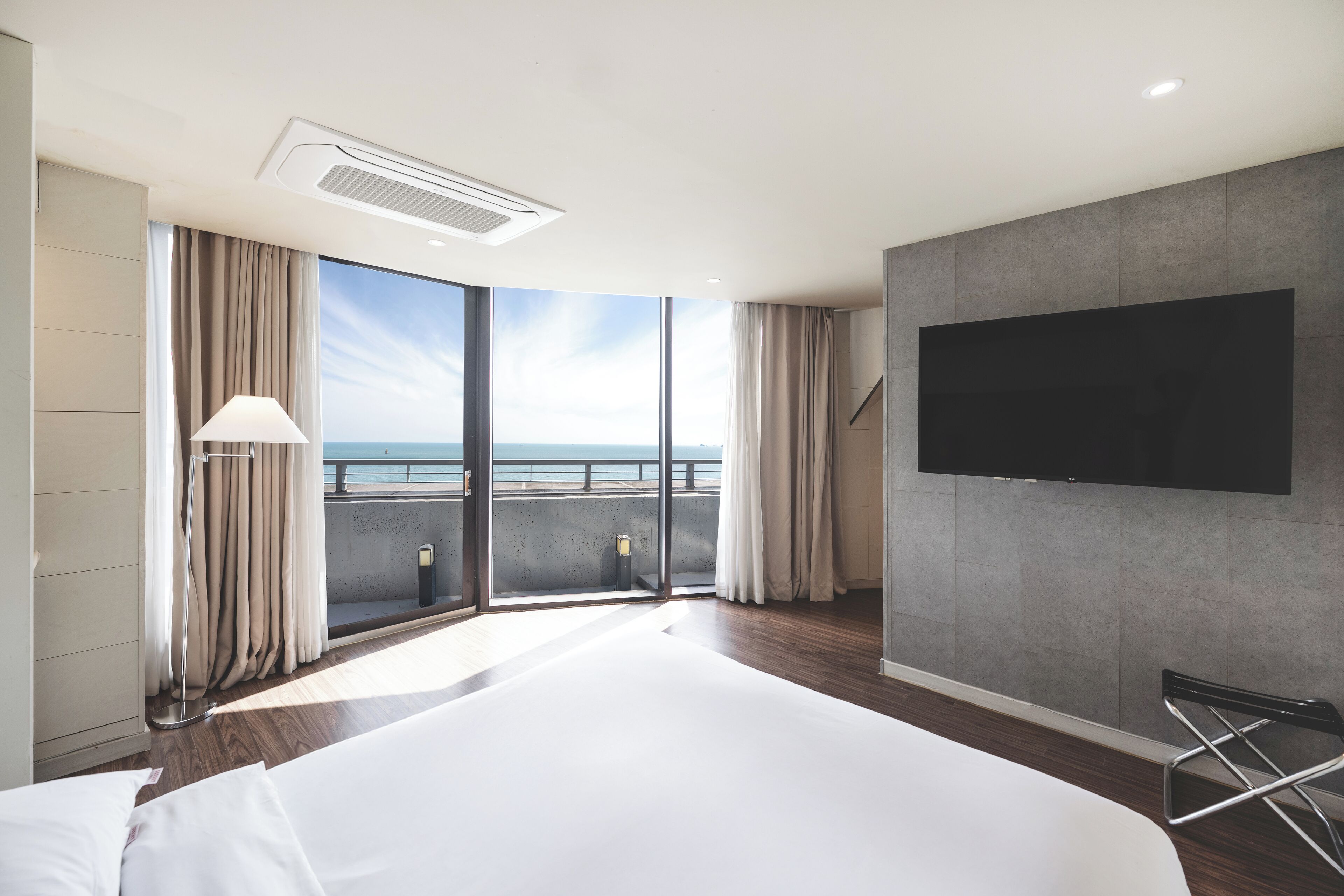 Executive Suite - Wide Terrace | Premium bedding, down comforters, memory foam beds, minibar