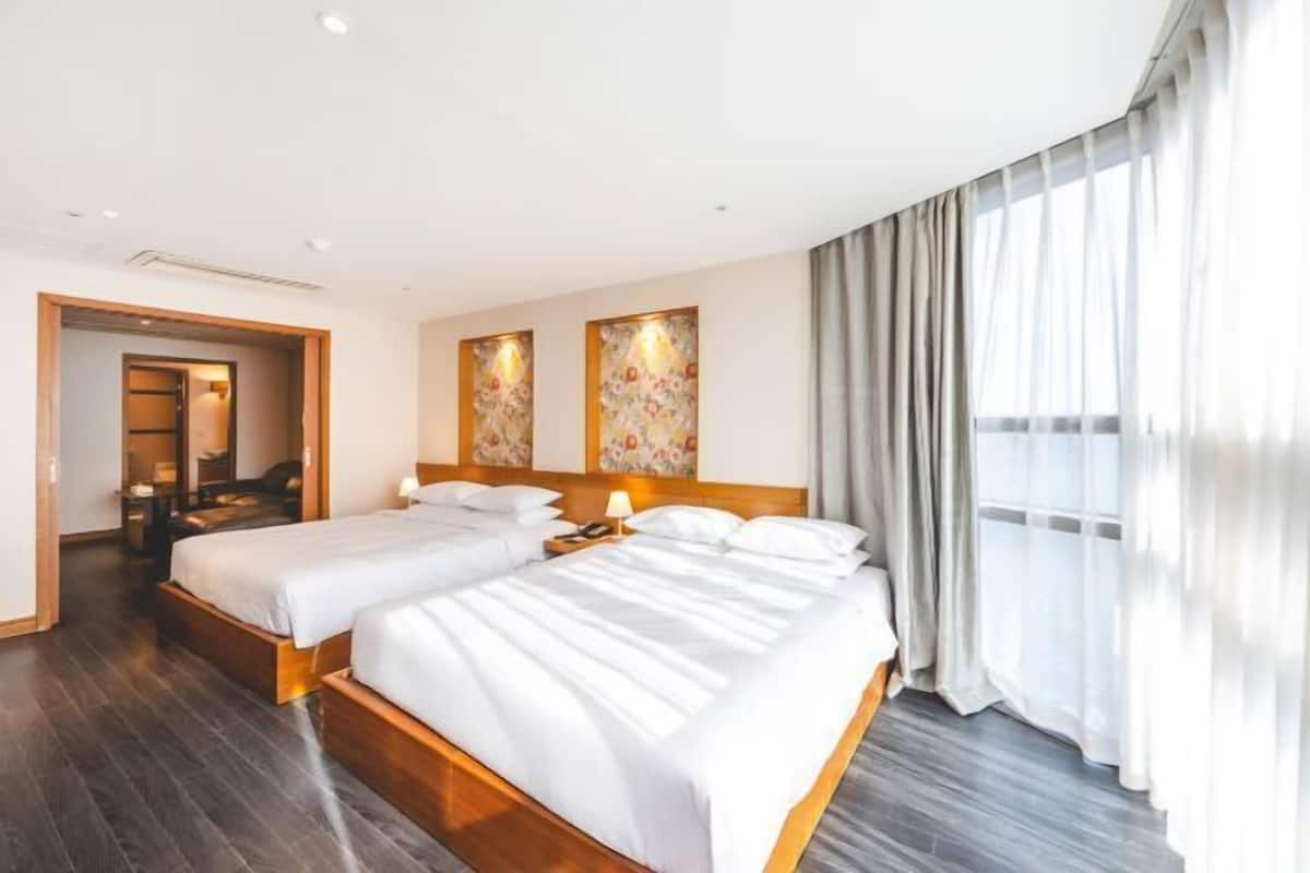 1 bedroom, premium bedding, down comforters, memory foam beds