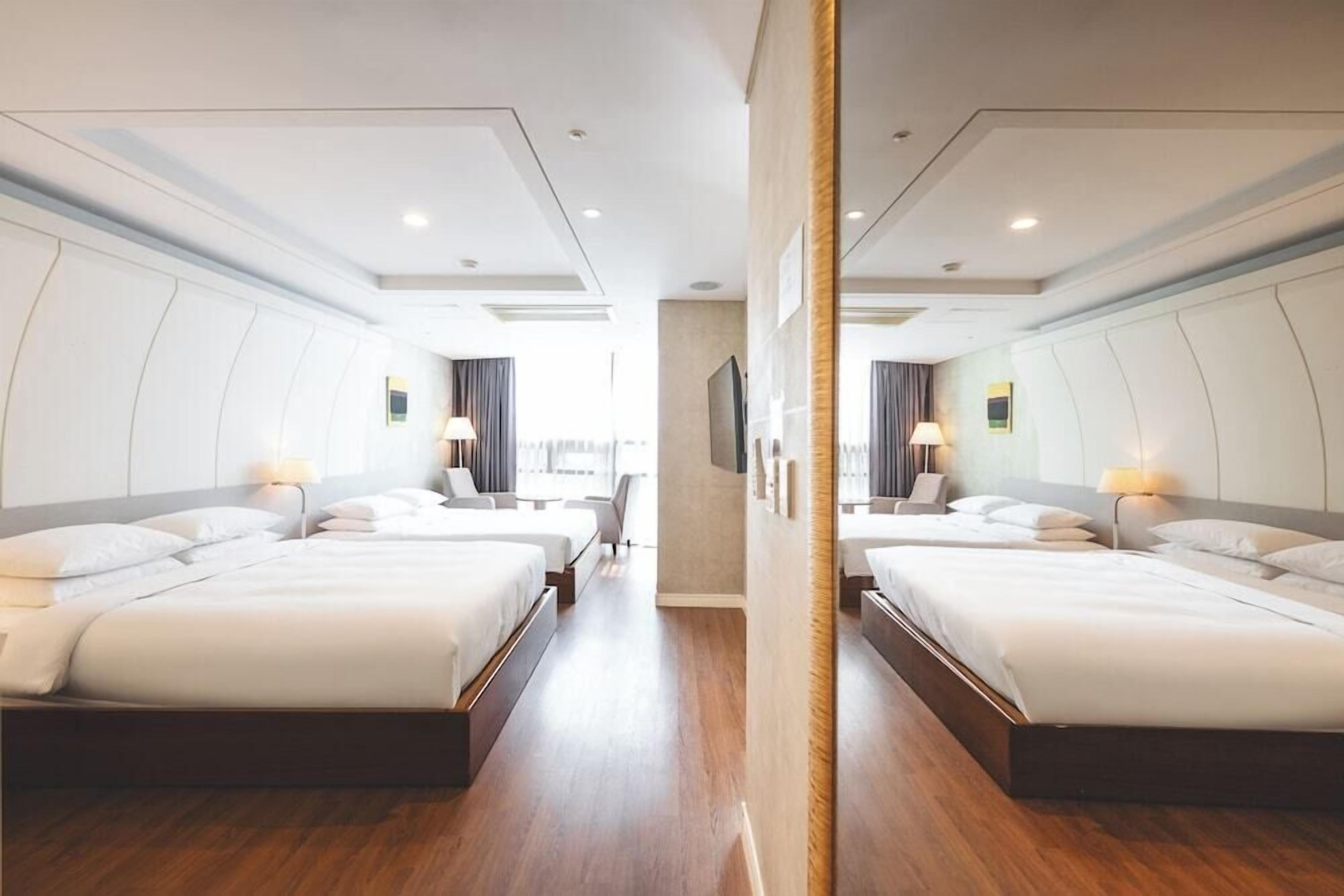 Sengetøy av topp kvalitet, dundyner, memory foam-senger og minibar