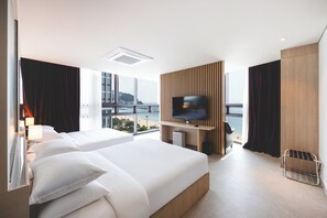 Superior Suite - Twin Beds | Premium bedding, down duvets, memory-foam beds, minibar - Sunset Hotel (Busan)