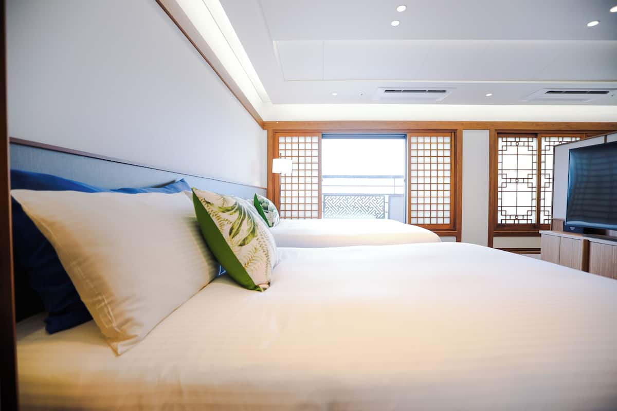 Imperial Suite 3 (Mountain View) | 1 bedroom, bed sheets