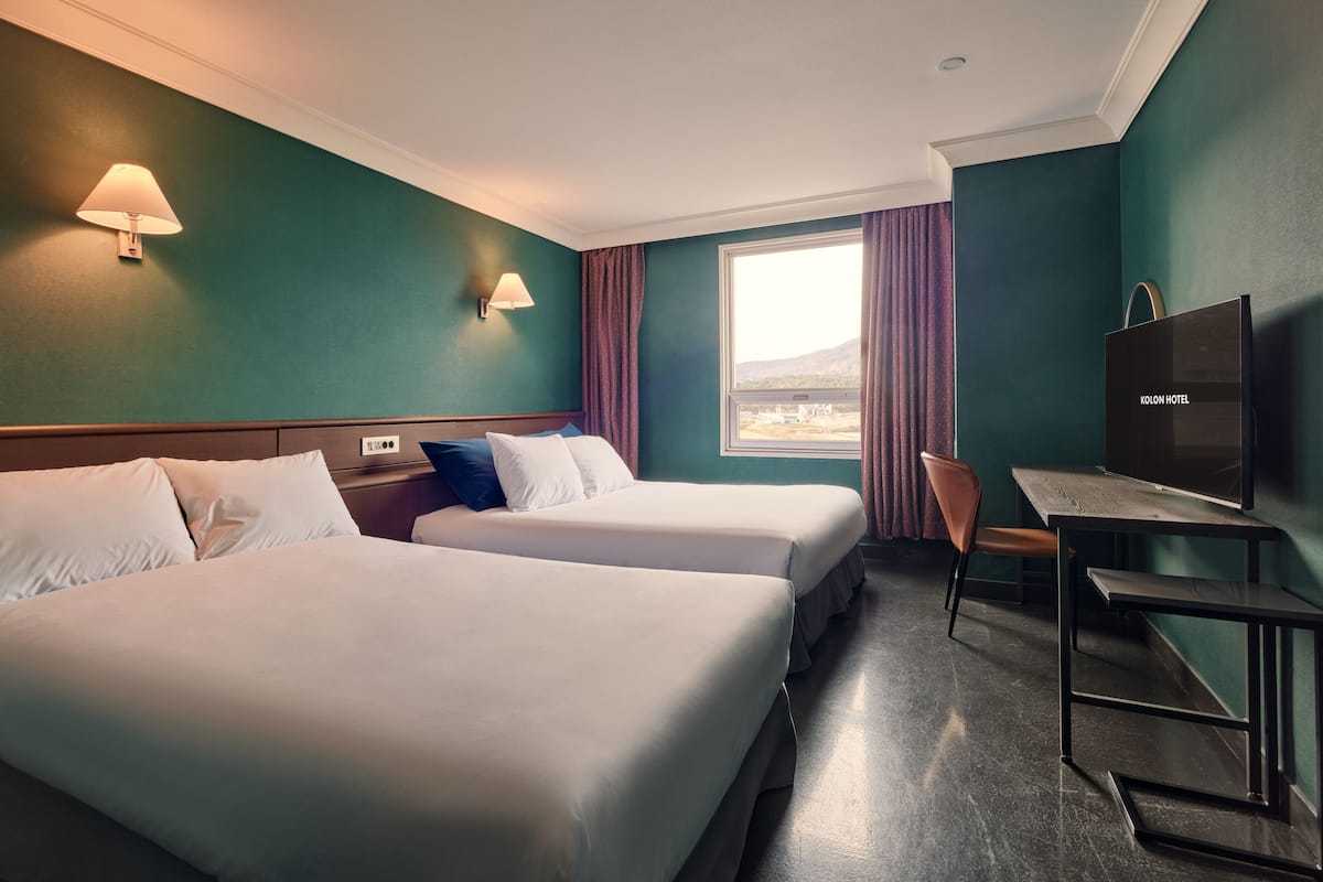 1 bedroom, bed sheets